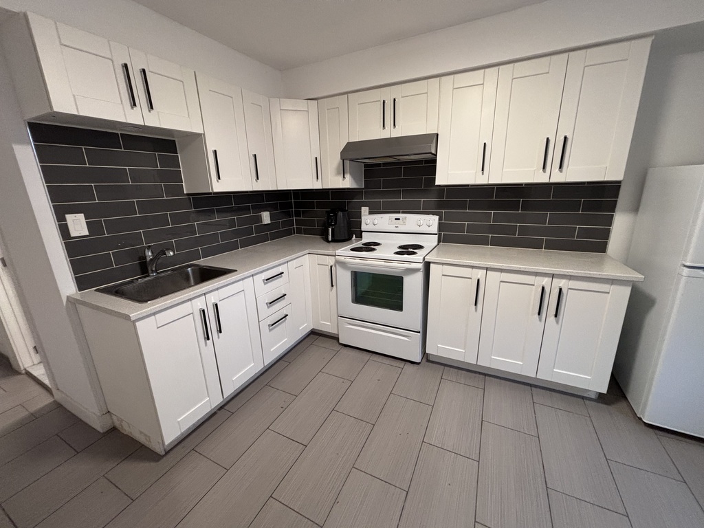 Superbe 3 1/2 à Côté Du Métro Jean-Talon | 3222674