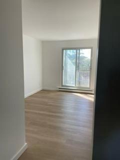 Disponible Ou à Partir De Juin | 3222693