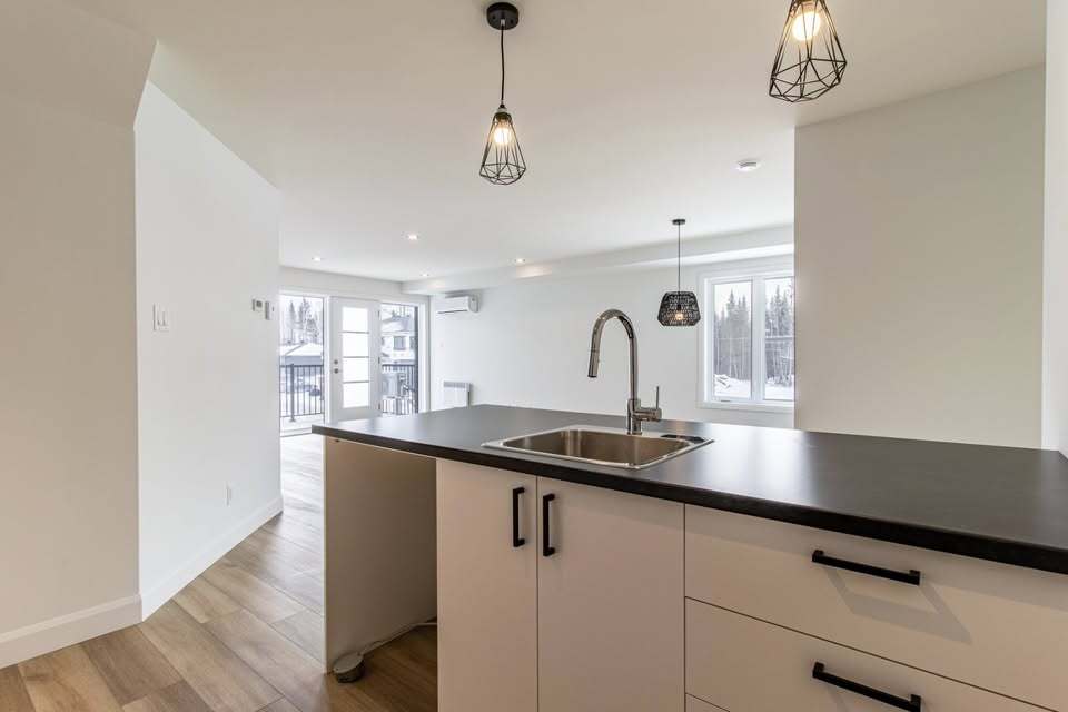 Plusieurs 5 1/2 Disponibles | 3222913