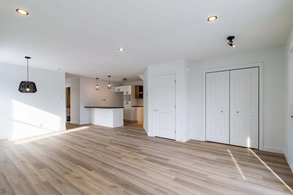 Plusieurs 5 1/2 Disponibles | 3222913