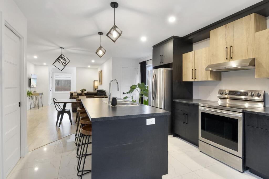 4-1/2 APPARTEMENT LUMINEUX ET NEUF À LOU | 3222962