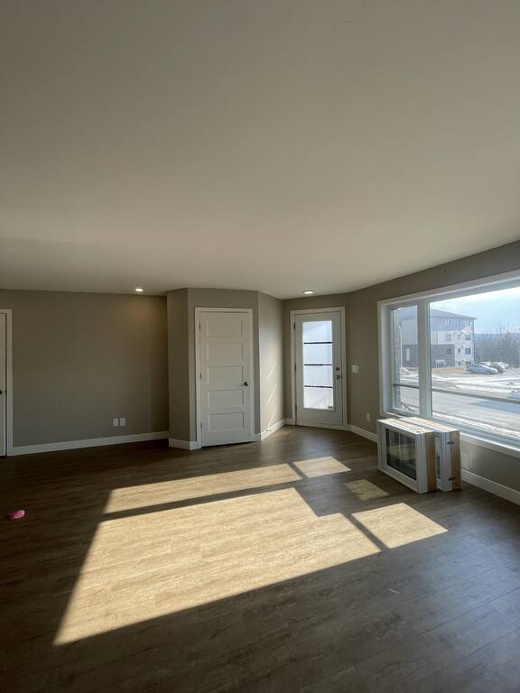 Grand Et Luxueux 4 1/2 Rock Forest | 3223000