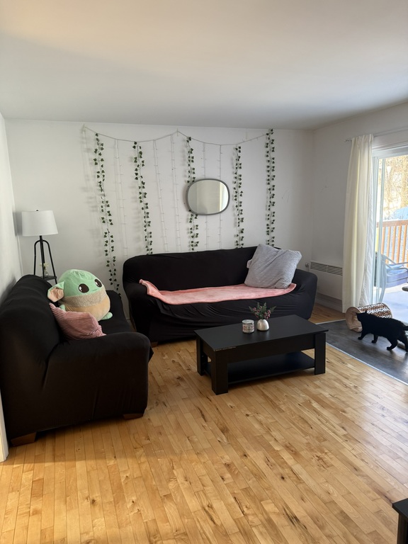 Logement 6 1/2 à L’étage à Louer à Lenno | 3223033