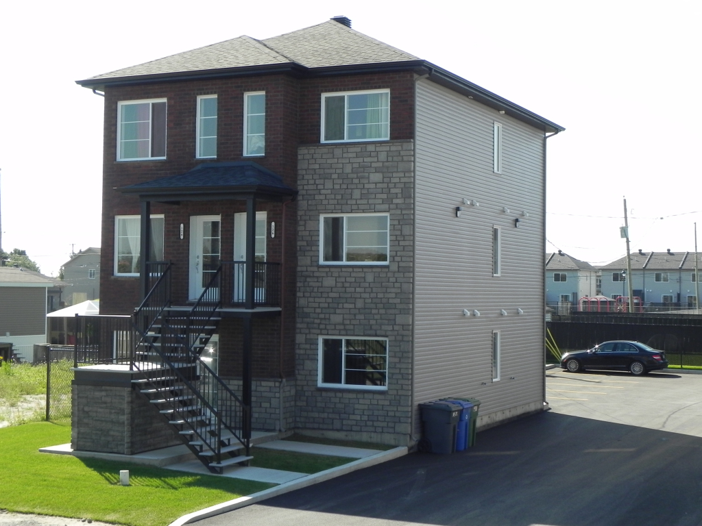 Superbe 4 1/2 Au Rez-de-chaussée | Conf | 3223117