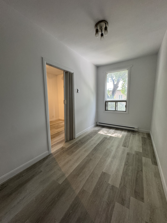 Ville-Marie - Beau 4 1/2 Rénové 2e Étage | 3223129