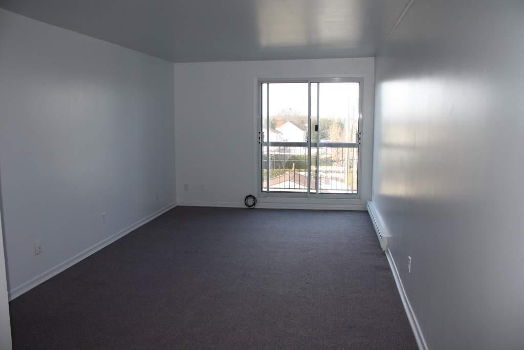 A Valleyfield – Grand, beau, propre et tranquille 4-1/2 , Libre 1 AVRIL | 3223230