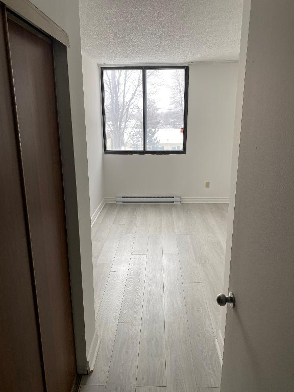 Laval , 3 1/2 , Laval des rapides métroMontmorency - Chauffé - Béton | 3223263