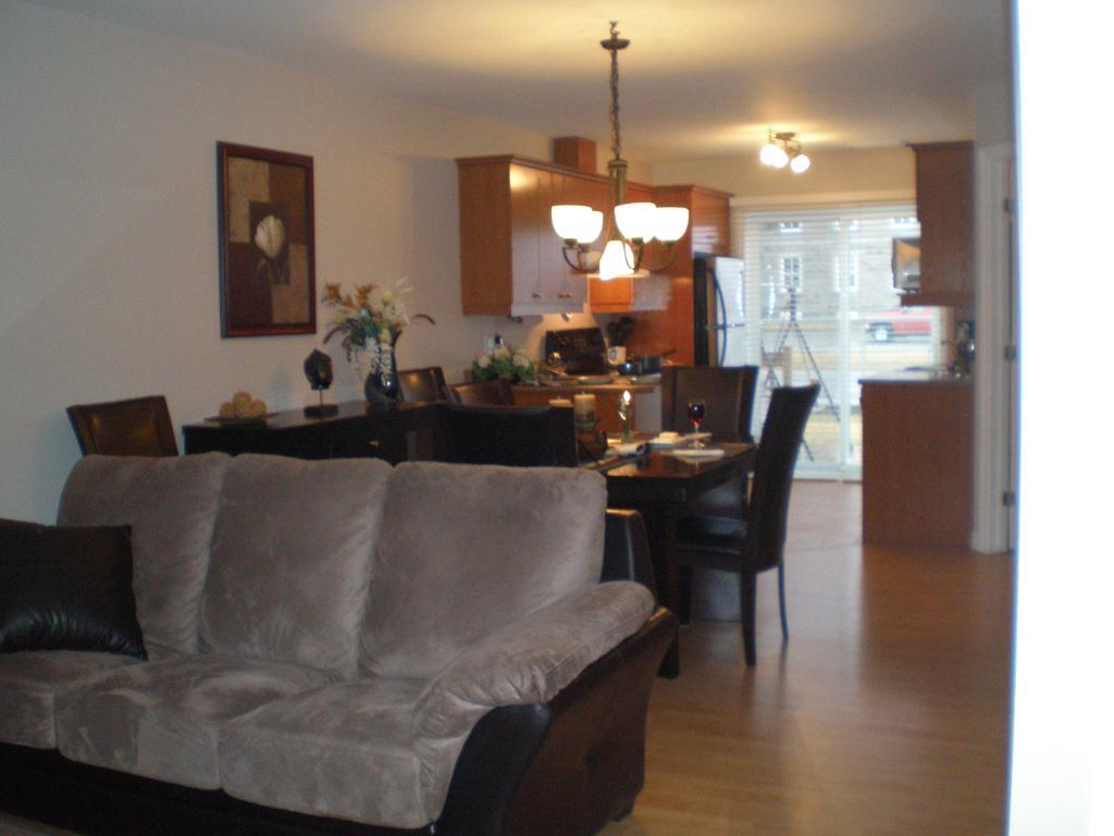 4.5 SUR 2ÉTAGE/ TRÈS BEAU / ST-RÉMI / 1475 / JUILLET | 3223268