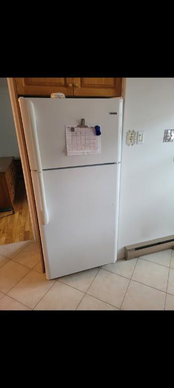 4 1/2 chauffage et électroménager inclus | 3223276