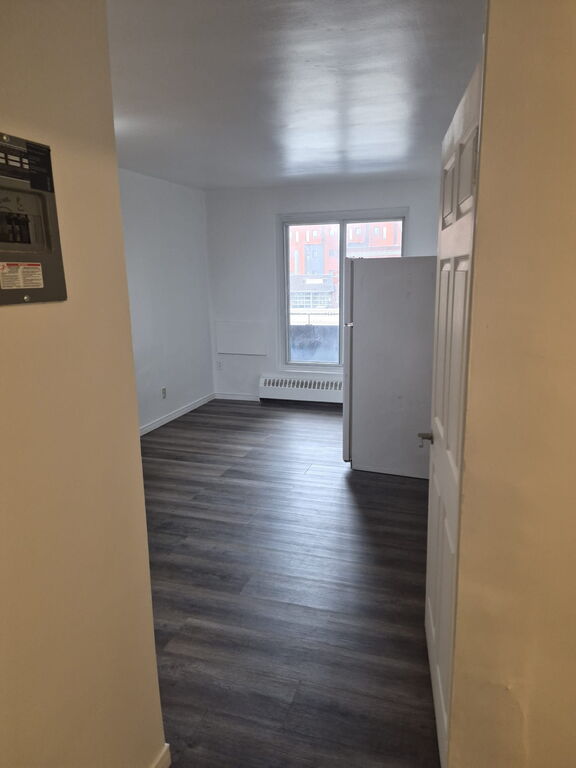 2 ½ Studio Spacieux Avec Pièce Fermée | 3223285