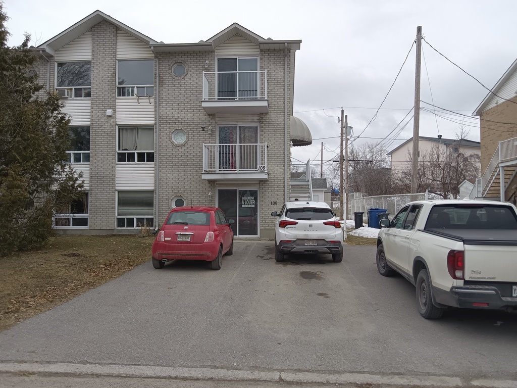 Libre. Logis Situé Au 1 étage, Rénové. | 3223316