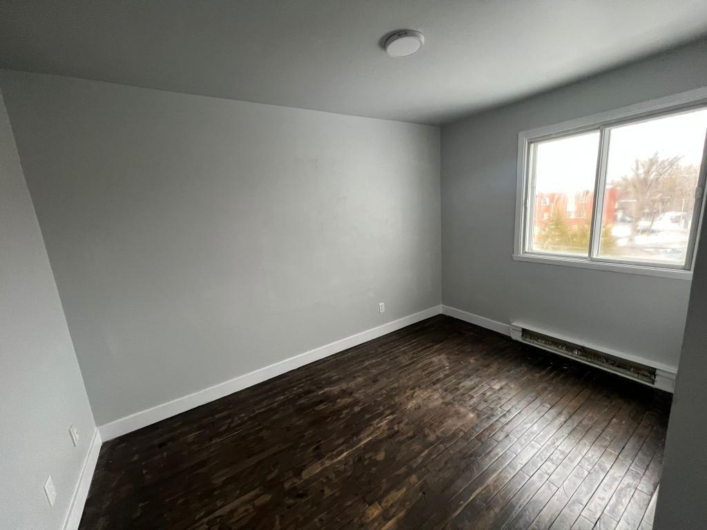 5 ½ entièrement rénové sur 2 niveaux – Quartier paisible – 2 stationnements – Disponible maintenant Situé au 611 rue Gérard-Proulx à Saint-Eustache, | 3223376