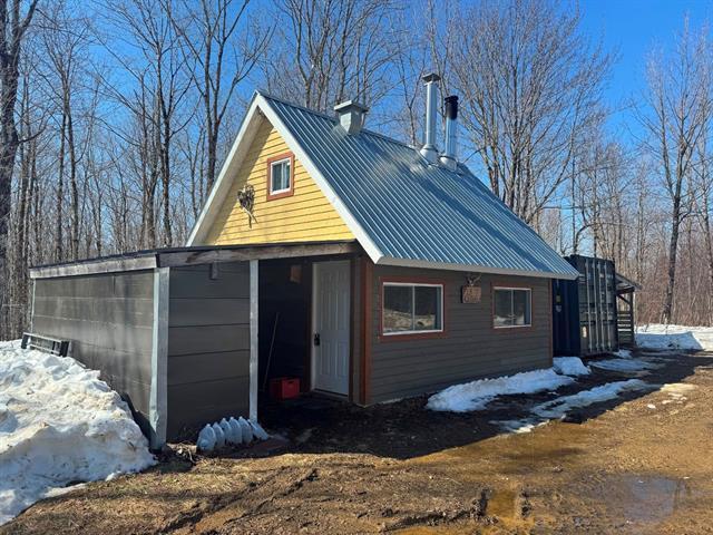 Milan, Estrie. Superbe terre à bois de 55 acres majoritairement en érables. Belle cabane à sucre 2017 de 16′ x 20′. Droit de construction. | 3226503