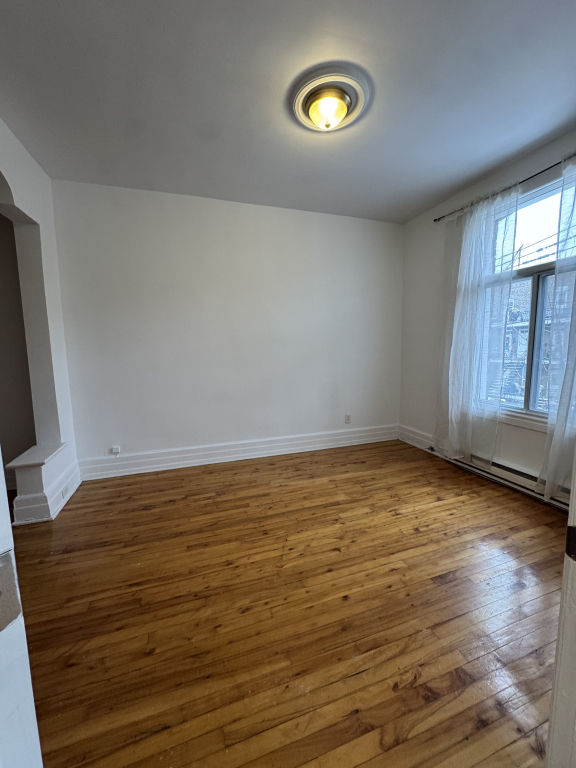 Verdun - Beau 3 1/2 Disponible | 3223649