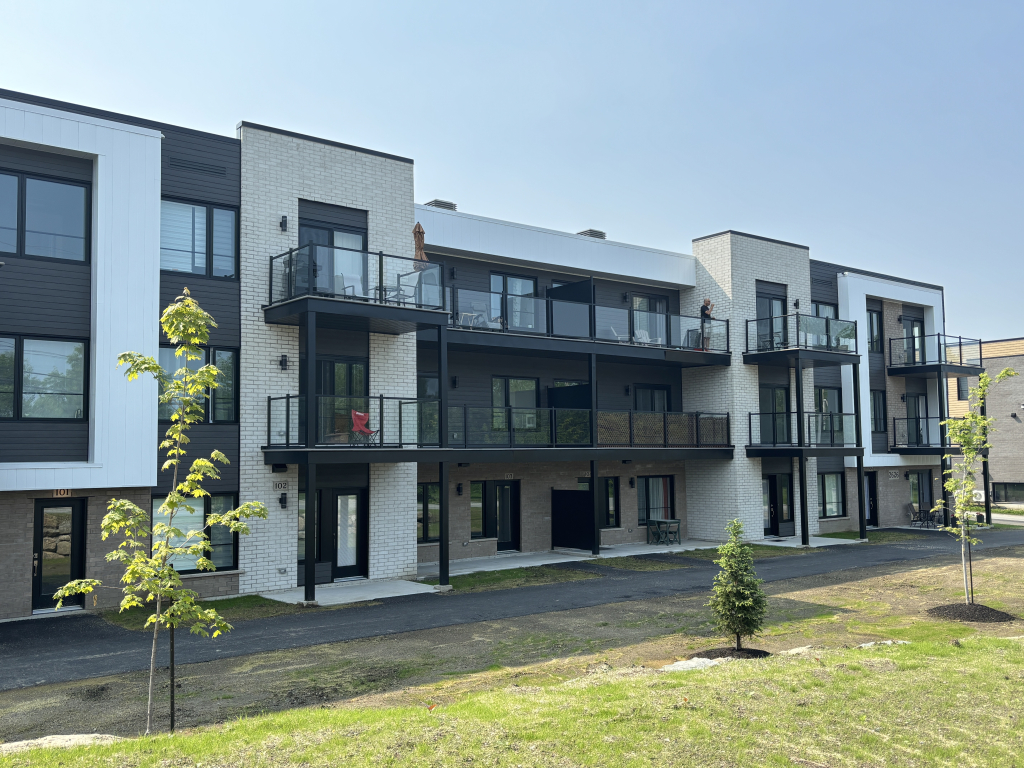 BEAU 4½|FLEURIMONT|CONSTRUCTION RÉCENTE | 3223650