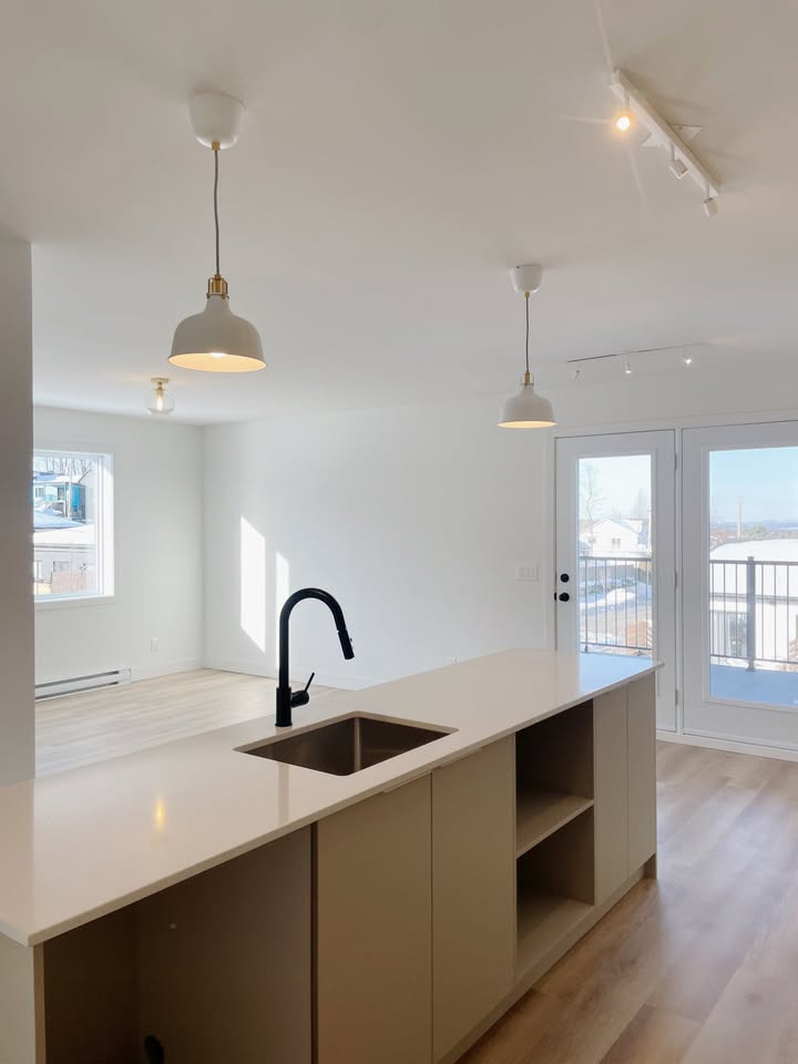 4.5 NEUF - DISPONIBLE MAINTENANT | 3223674