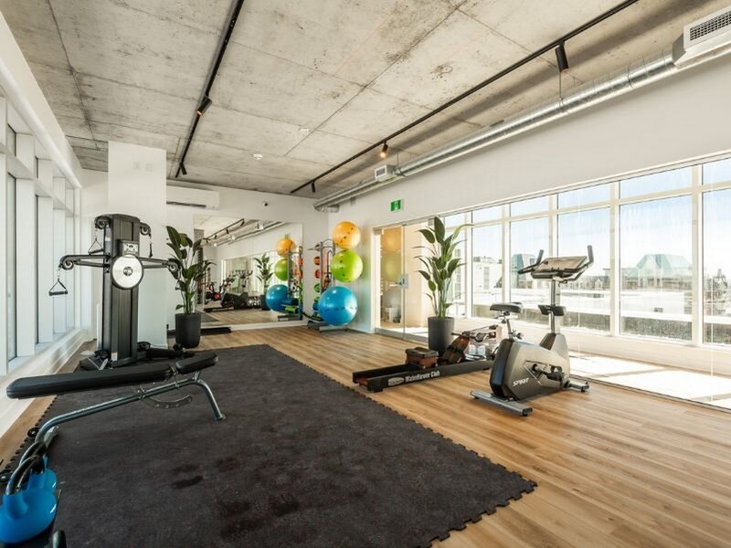 Bachelor - 5460 Sherbrooke E Street, Montréal | 3223680