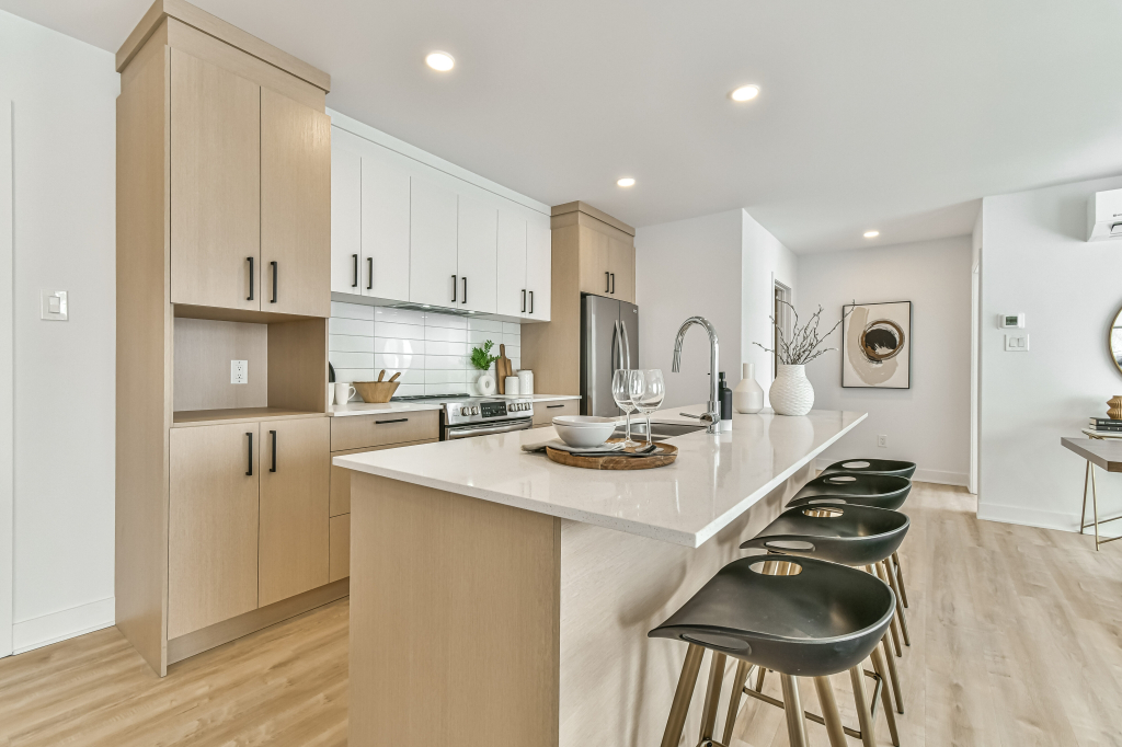 Superbe 3 ½ à Charlemagne | 3223947