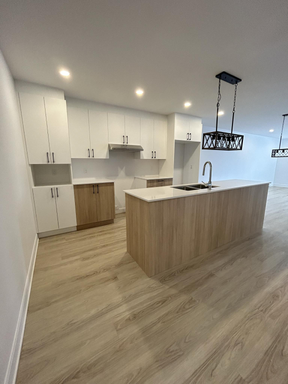 4 ½ Disponible Maintenant | 3223961