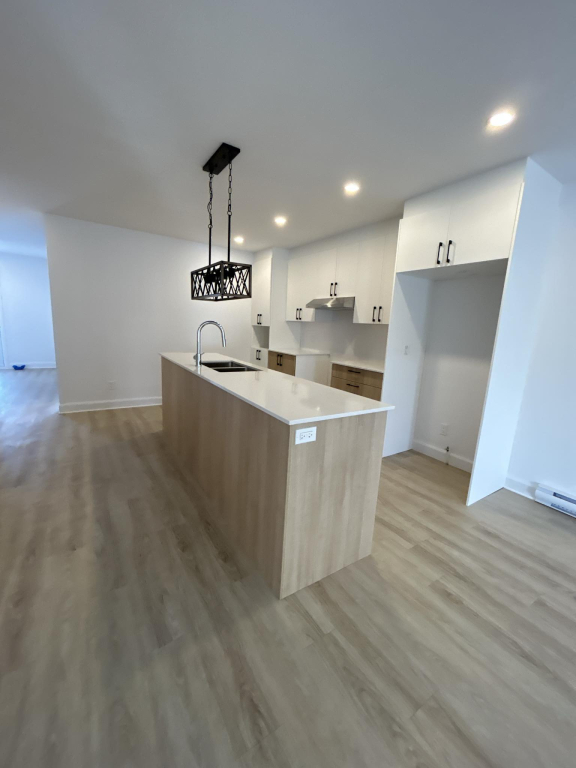 4 ½ Disponible Maintenant | 3223961