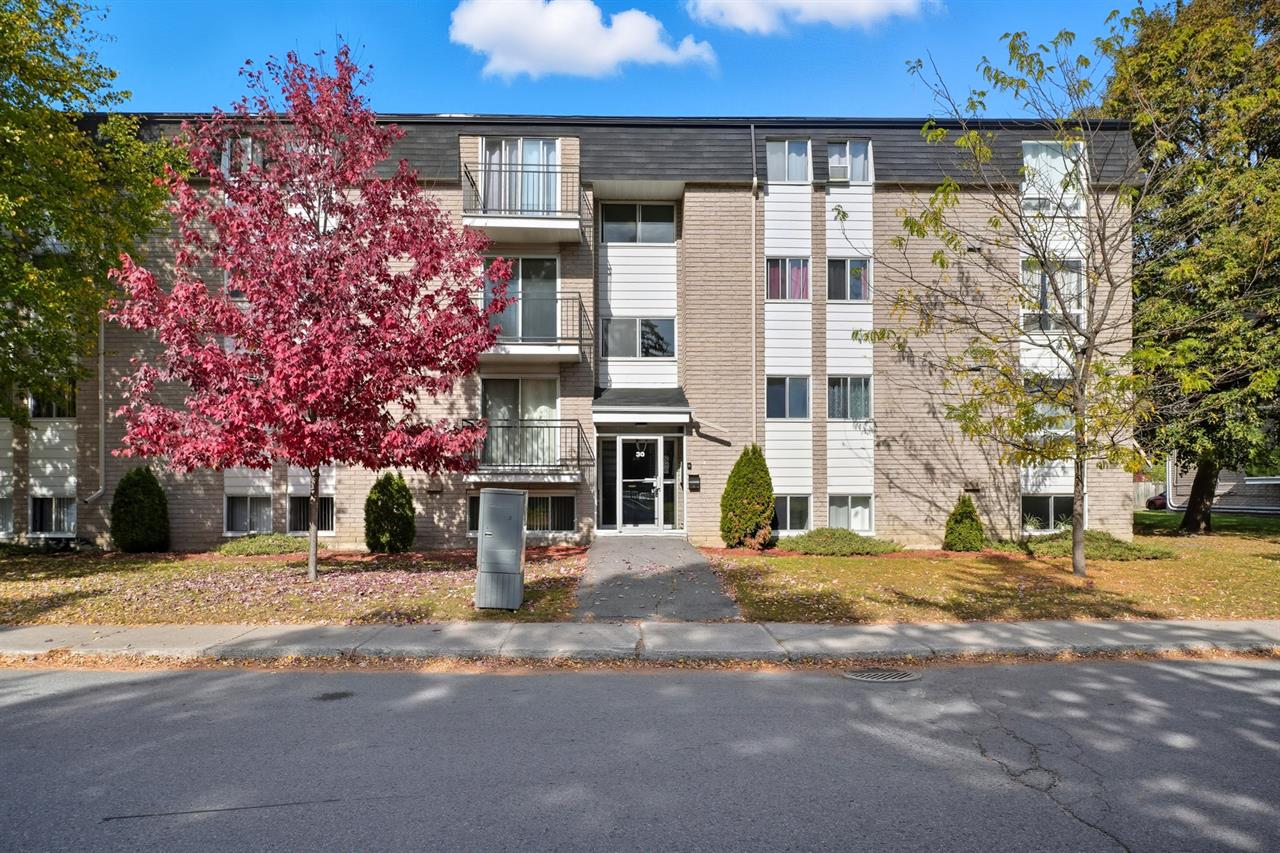 42 Rue D'Orléans (Gatineau) Confortables 4 ½ à Louer – Emplacement Idéal Et Services Inclus | 3223971