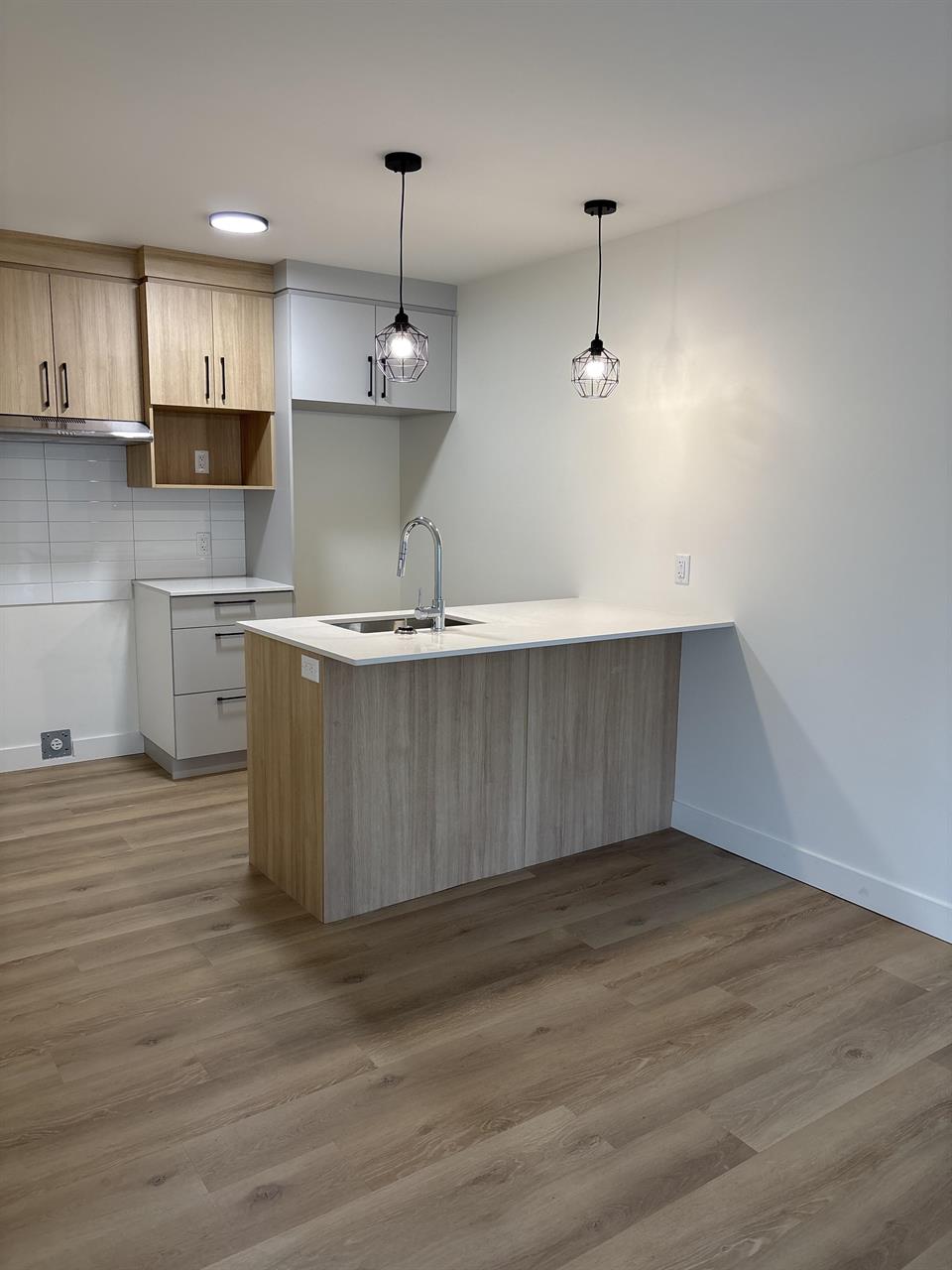 Immeuble - 18 Rue Allen Est, Waterloo 5 Et Demi Neuf - Waterloo | 3223980