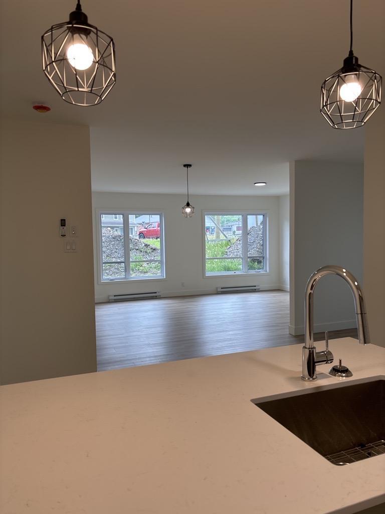 Immeuble - 18 Rue Allen Est, Waterloo 5 Et Demi Neuf - Waterloo | 3223981