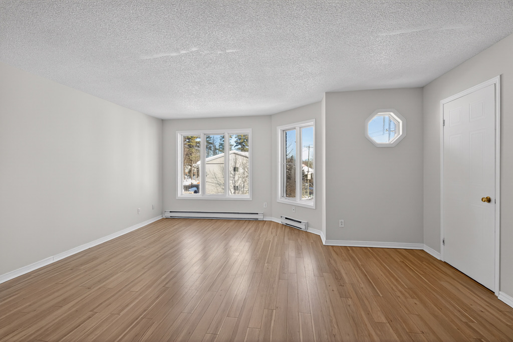 BEAU GRAND CONDO TRÉS TRANQUILLE 1300 PC | 3224302