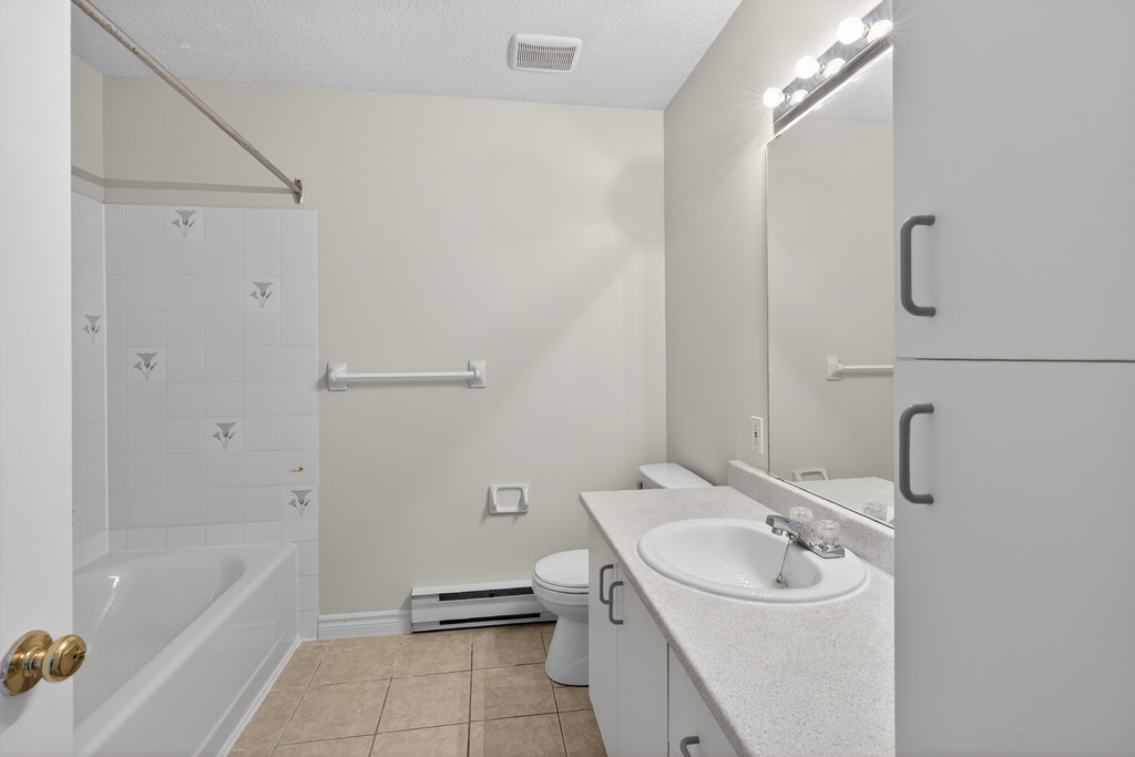 BEAU GRAND CONDO TRÉS TRANQUILLE 1300 PC | 3224302