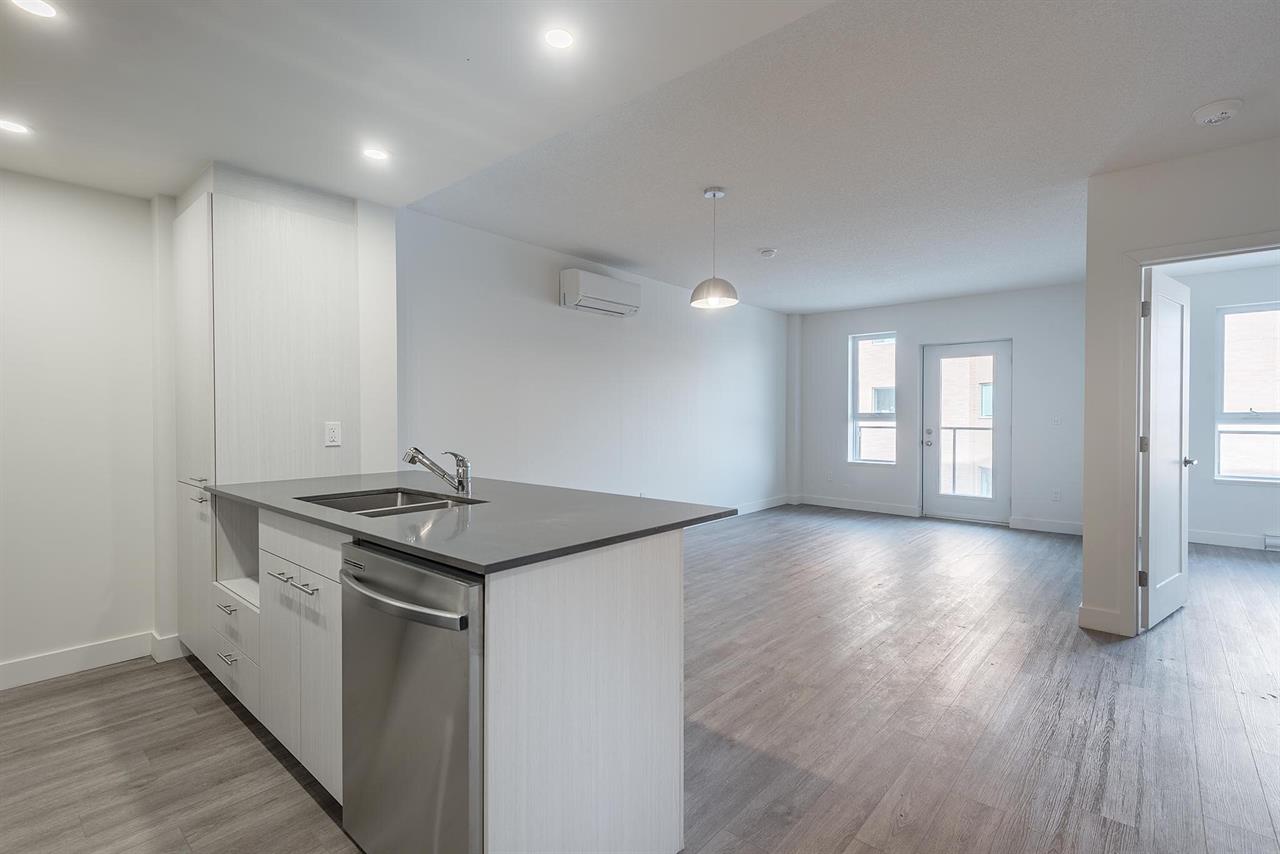 Sherbrooke E SE406 | 3224334