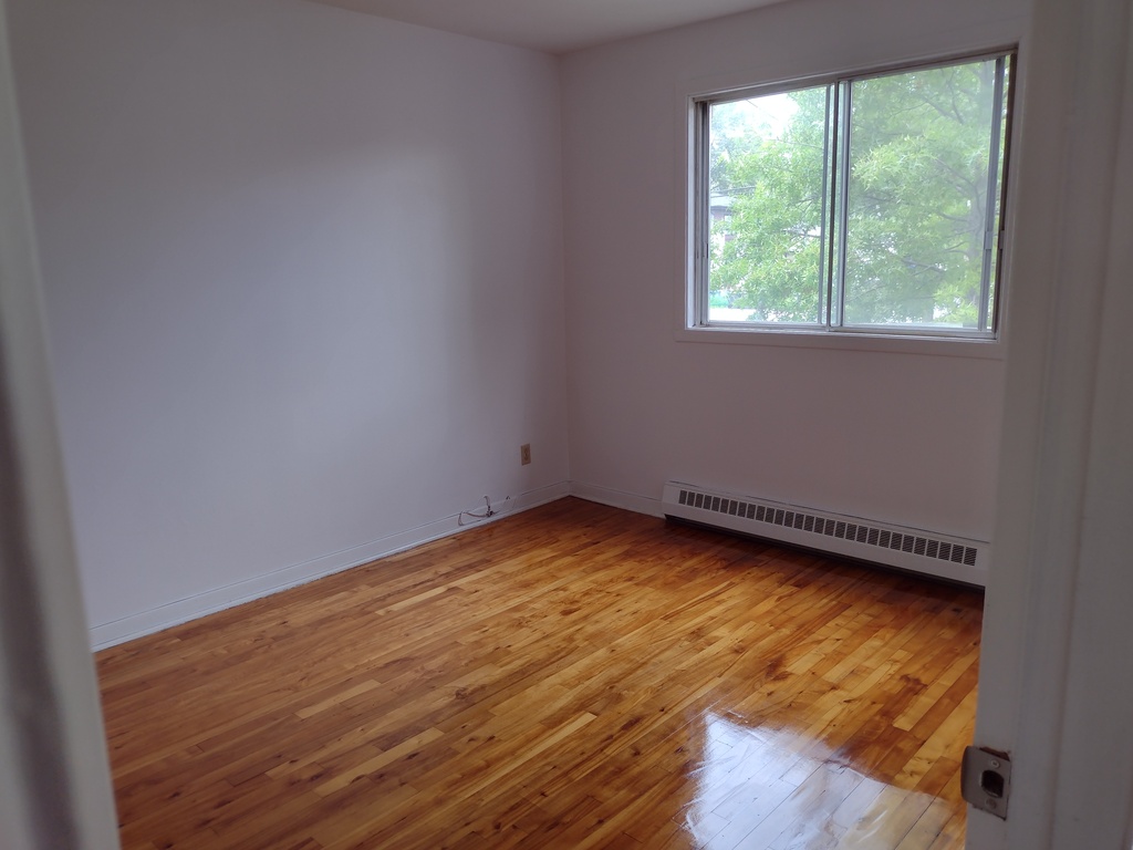 4 1/2 App. 1er étage Rue Laurier Long. | 3224366