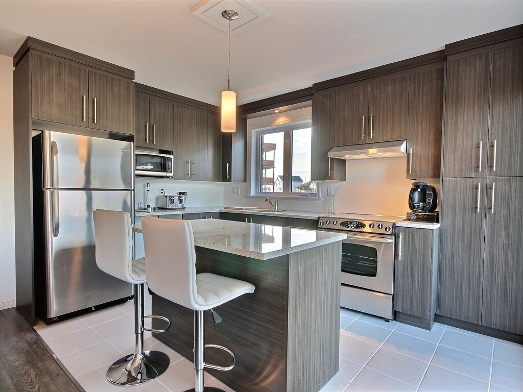 4 1/2 + Bur, Lévis, Libre 1er Juillet | 3224456