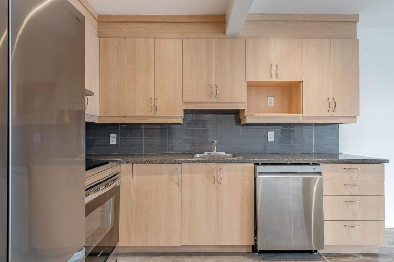 MAGNIFIQUE! CONDO VERDUN, 2 MIN DU METRO, ELECTROS INCLUS ! | 3224597