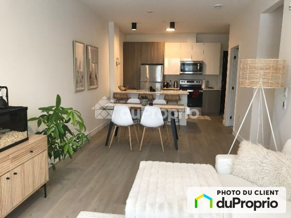 À Louer Magnifique Condo | 3225402