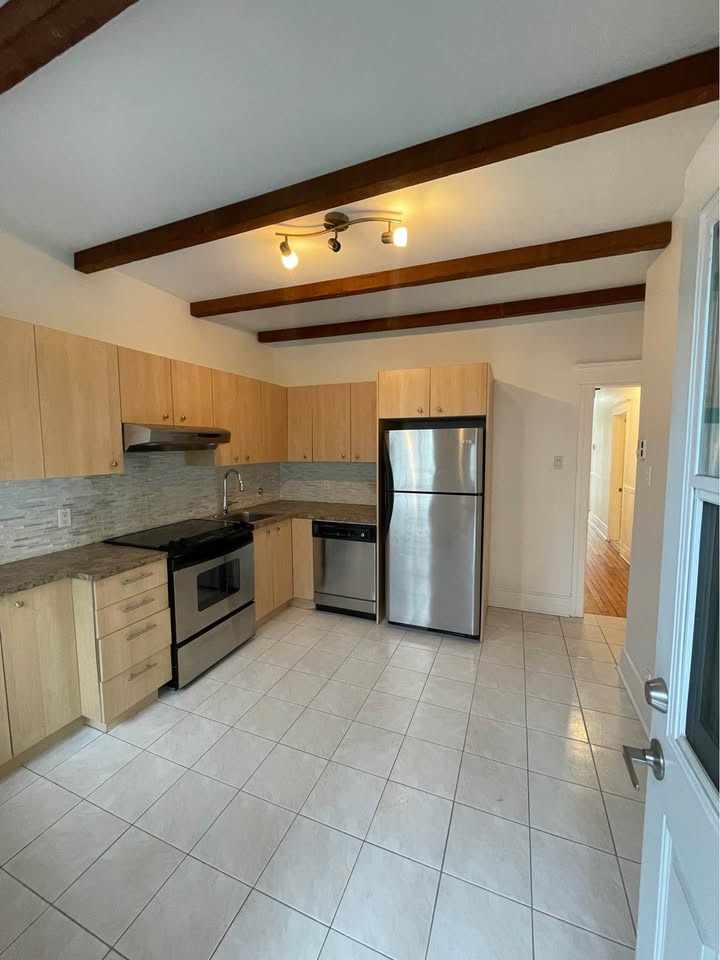 Verdun - Superbe 3 1/2 Avec Cour Arrière | 3225586