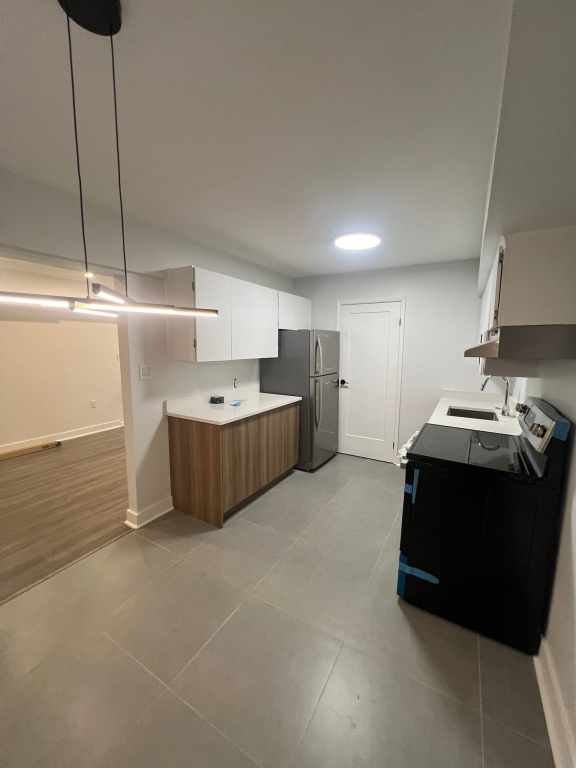 4 1/2 Sur 2 étages | 3225600