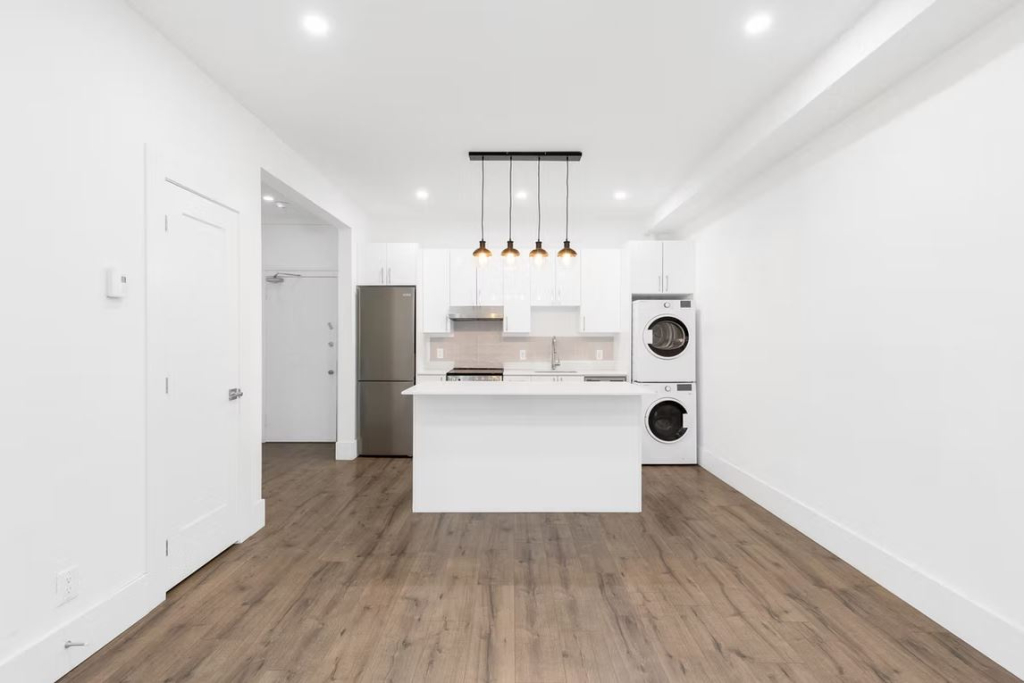 3 1/2 Apartment Near Metro Villa-maria | 3225661