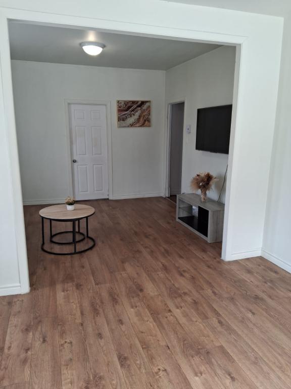 3 chambres, 1 salle de bain et 1 double salon, grande cuisine, entrée indépendantes | 3225716