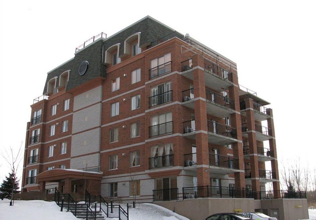 Très grand condo 3 et demi de 1040 pi2 centre ville de Laval | 3225735