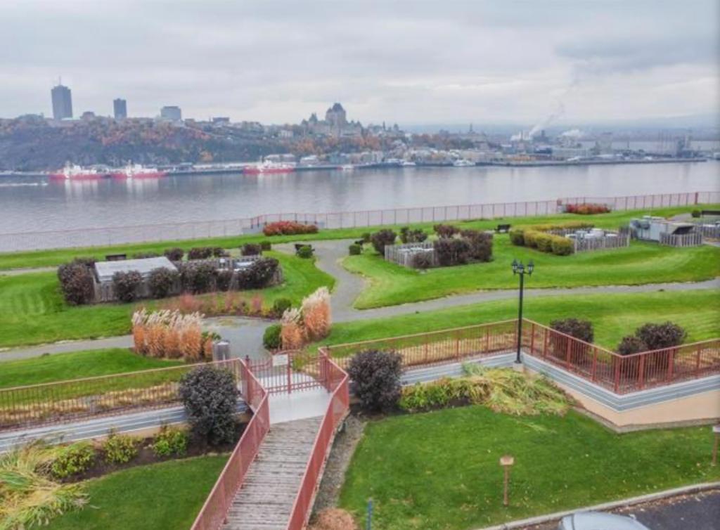 Grand 4 1/2 - Vue sur le fleuve et le Château Frontenac - 1225 pc | 3225736