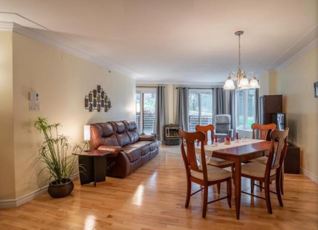 Grand 4 1/2 - Vue sur le fleuve et le Château Frontenac - 1225 pc | 3225736