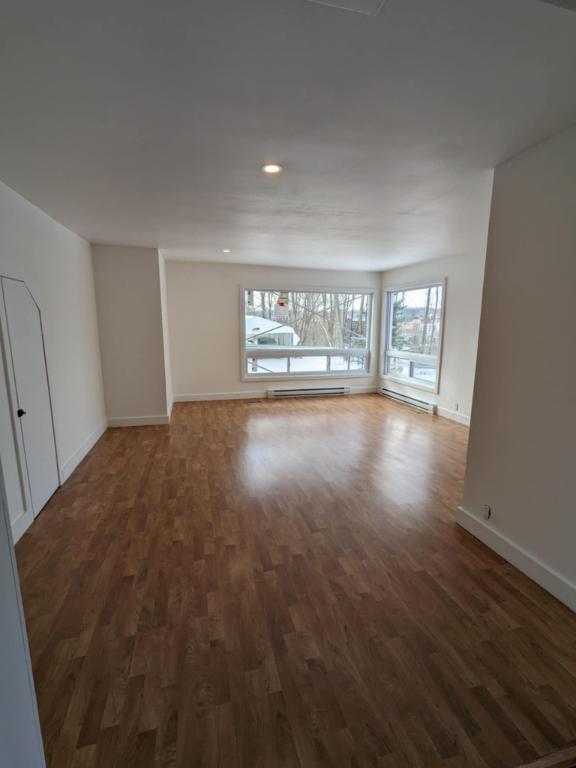 Immense 51/2 avec accès à la cour | 3225741