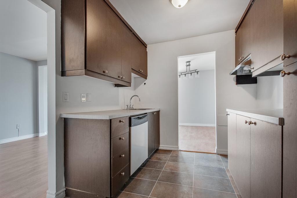 logement 5 1/2 au RC avec cour privée, cabanon et 2 stationnements, 3 chambres à coucher, Duvernay, Laval | 3225748