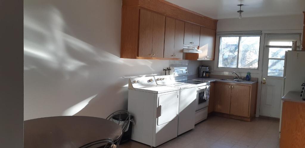 Grand 4 1/2 au 3e étage avec Balcon dans un immeuble très tranquille à Montréal | 3226308