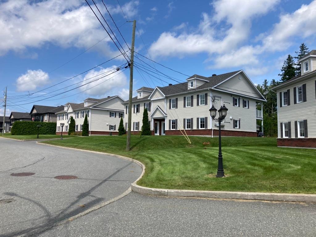 Grand 4 1`2 a Louer | 3226311