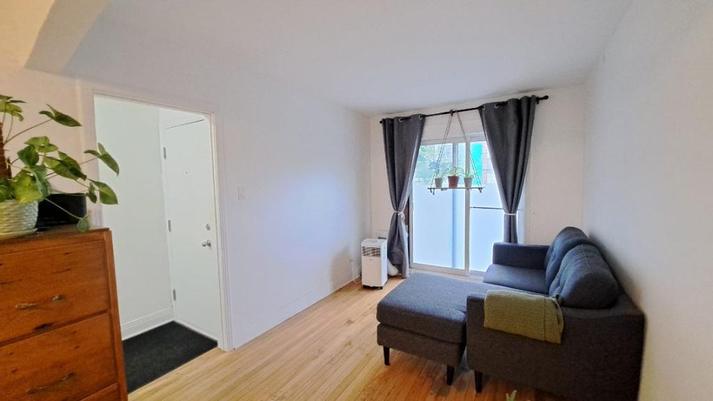 3 1/2 chambre ouverte- sur la Rue Bélanger (H1T 1B4) ; 3 1/2 open room | 3226322