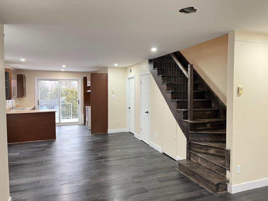 5 ½ entièrement rénové sur 2 niveaux – Quartier paisible – 2 stationnements – Disponible maintenant Situé au 611 rue Gérard-Proulx à Saint-Eustache, | 3226384