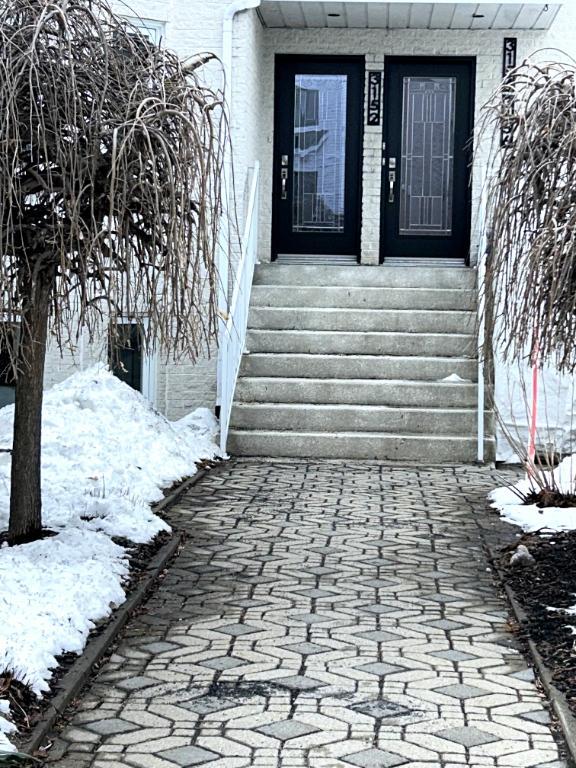 Condo en Beton 4 1/2 semi-meublé | 3226396