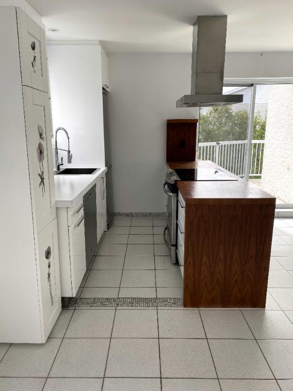 Condo en Beton 4 1/2 semi-meublé | 3226396