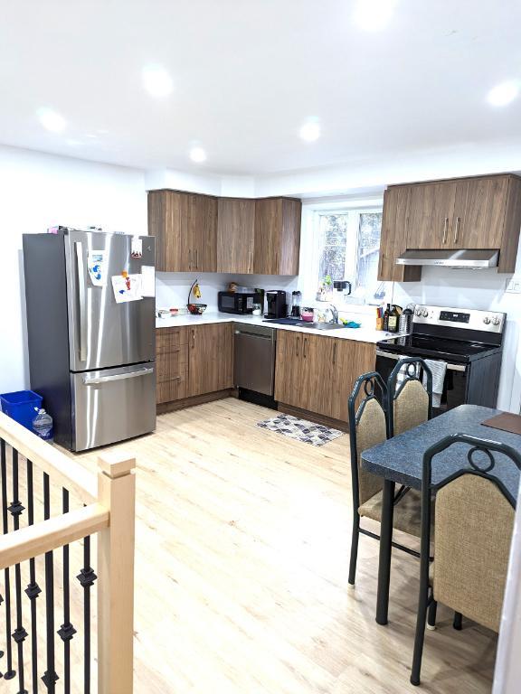 5 ½ sur 2 étages – Entièrement Rénové – Disponible Juillet 2026 | 3226426